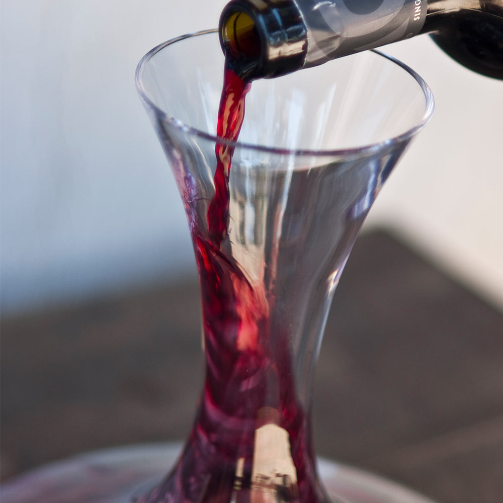 Decantar el vino. ¿Qué es y por qué se hace?